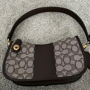 Lightly used coach shoulder bag